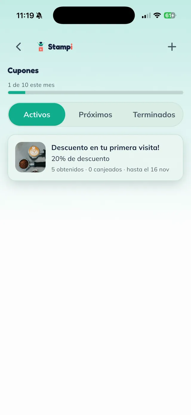 Lista de cupones con las pestañas Activos, Próximos y Terminados, y el botón "+" arriba a la derecha.