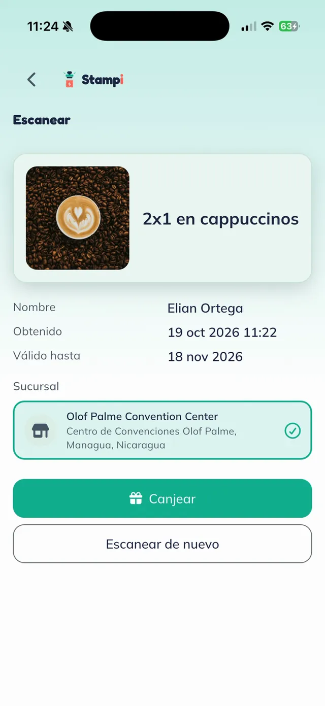 Detalle del cupón escaneado: 2x1 en cappuccinos, nombre del cliente, fecha en que lo obtuvo, válido hasta, sucursal y el botón "Canjear".