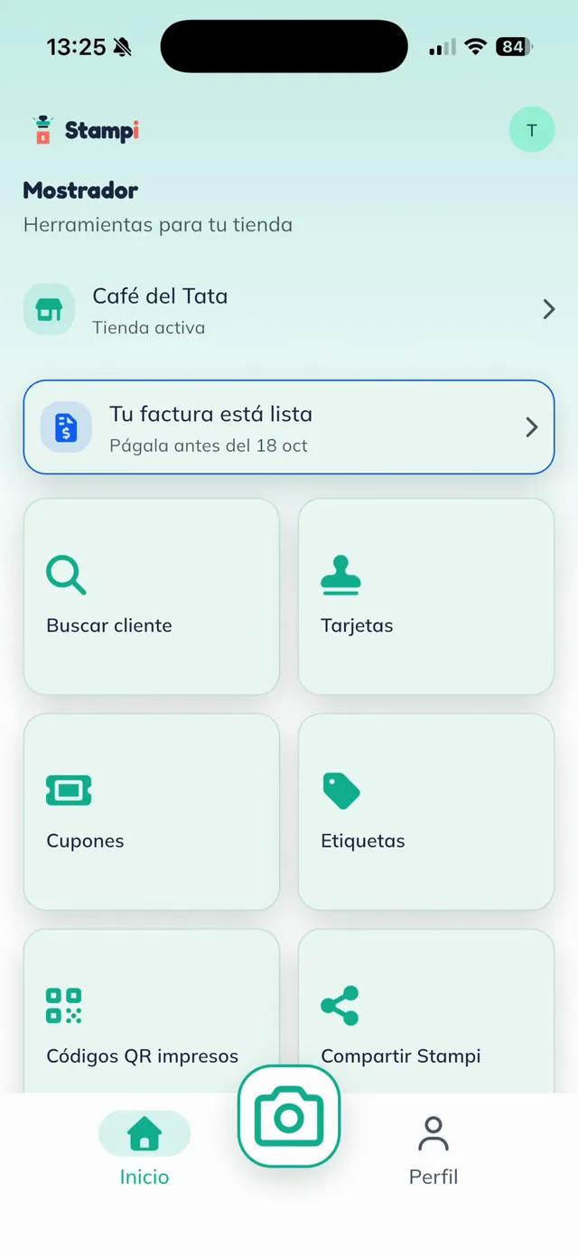 Pantalla Mostrador de la app Stampi con el aviso "Tu factura está lista, Págala antes del 18 oct".