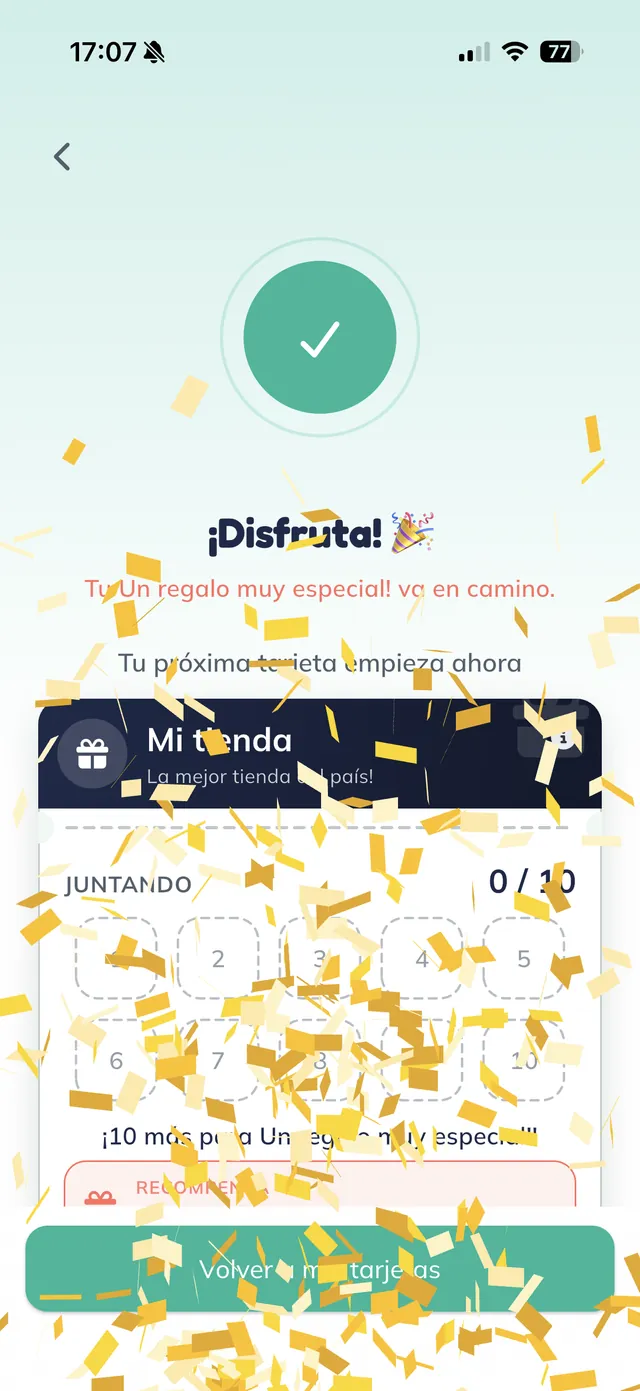 The customer screen with golden confetti and a checkmark, the text "¡Disfruta!" (enjoy), a note that their reward is on its way, and "Tu próxima tarjeta empieza ahora" (your next card starts now), with the "Volver a mis tarjetas" button.